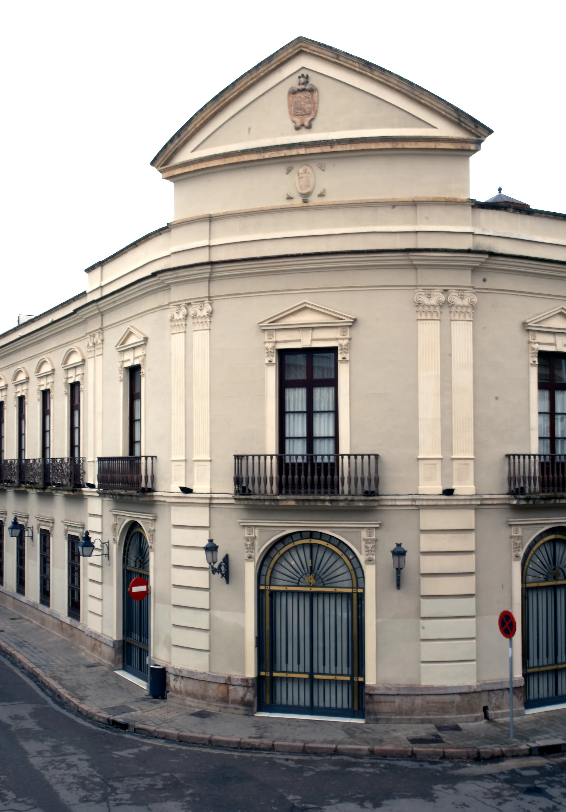 Fachada neoclásica del Palacio de Las Doblas, Córdoba